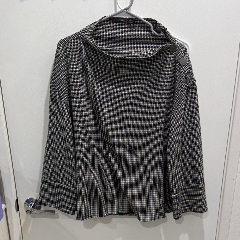 Zara Woman Houndstooth Crewneck Top in Black and White